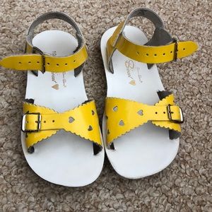 EUC Yellow sweetheart salt water sandals